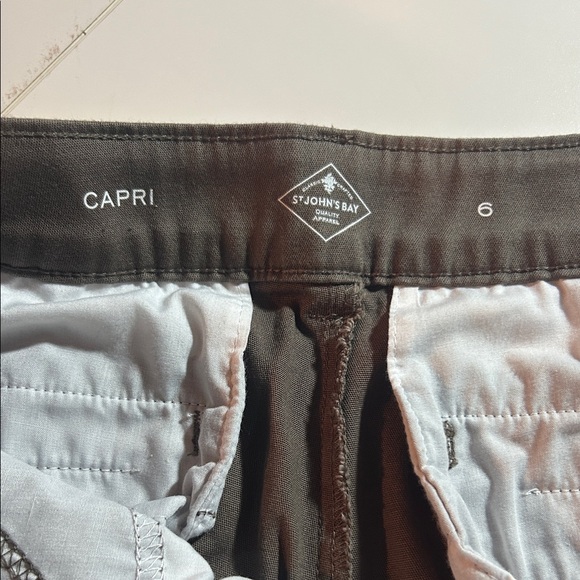 St. John's Bay Women's Brown Capris - Picture 9 of 10